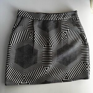 Geometric Black & White Mini Skirt HD in Paris